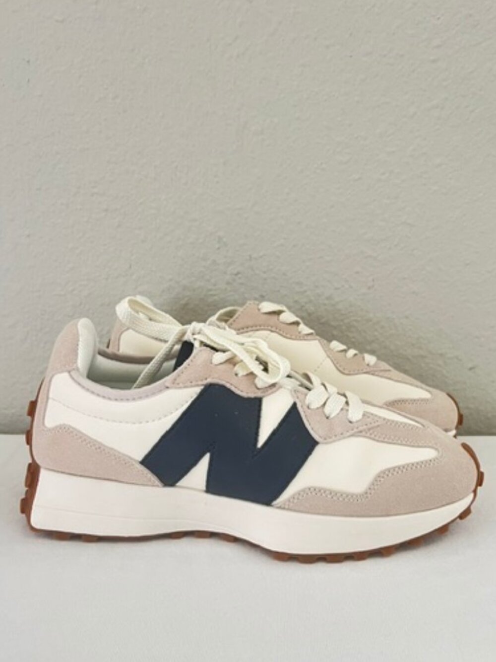New Balance Women's 327 Shoes - Picture 2 of 8